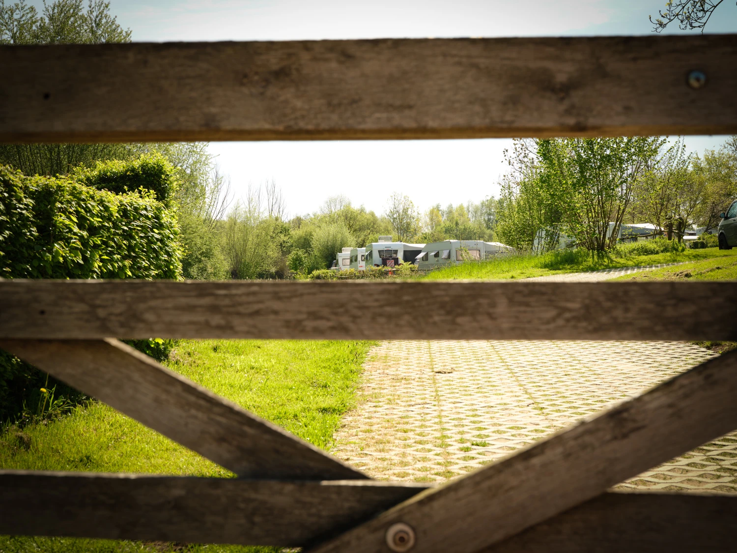 Camping Gastmolen Vaals Zuid Limburg - houten poort