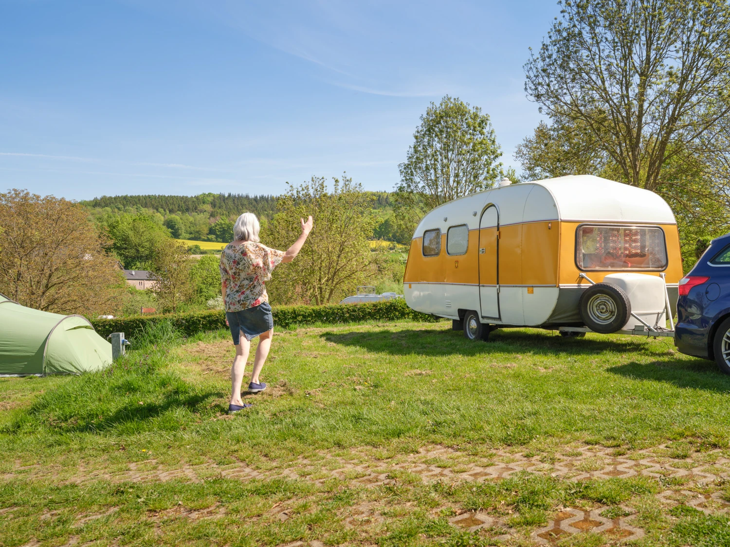 Camping Gastmolen Vaals Zuid Limburg - plaatsen vintage klassieke retro oldtimer caravan geel